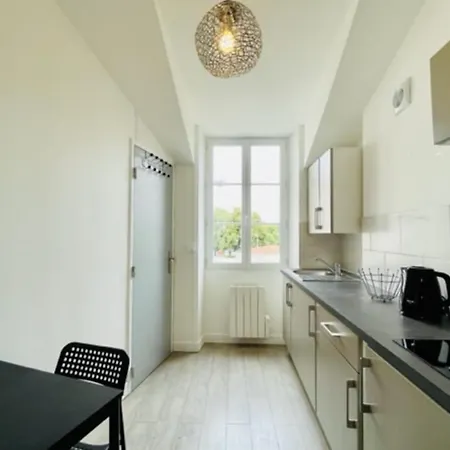 Apartment Traversant Historic Center *